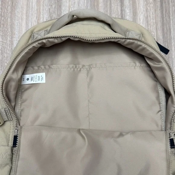 Lululemon New Crew Backpack in Color Trench 22L - Picture 9 of 16